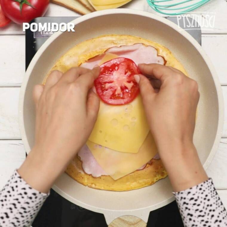 jajeczna kanapka z patelni