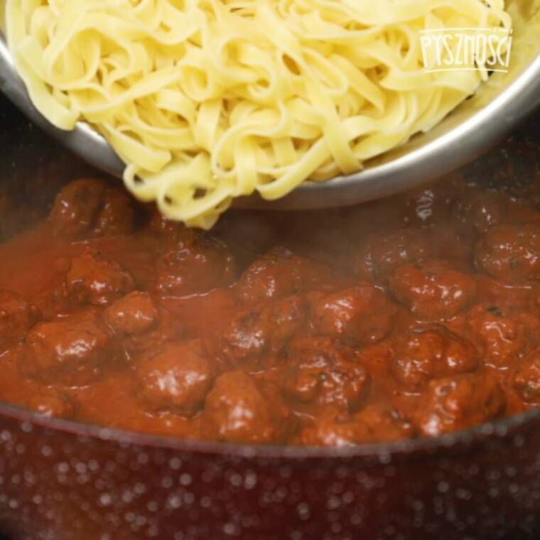 tagliatelle z pesto pomodori secchi