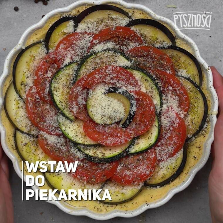 tarta z bakłażanem pomidorem i cukinią