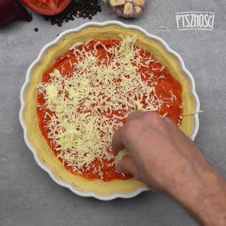 tarta z bakłażanem pomidorem i cukinią