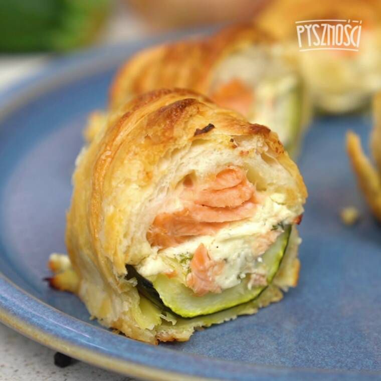 łódki z cukinii z łososiem