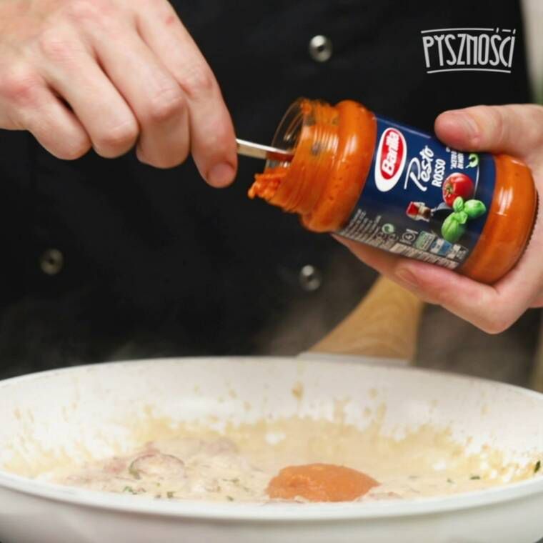 gnocchi z pesto rosso z białą kiełbasą