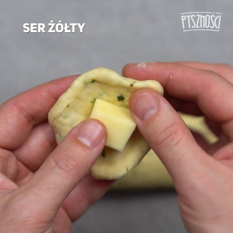 drożdżowe bułeczki w kształcie choinki