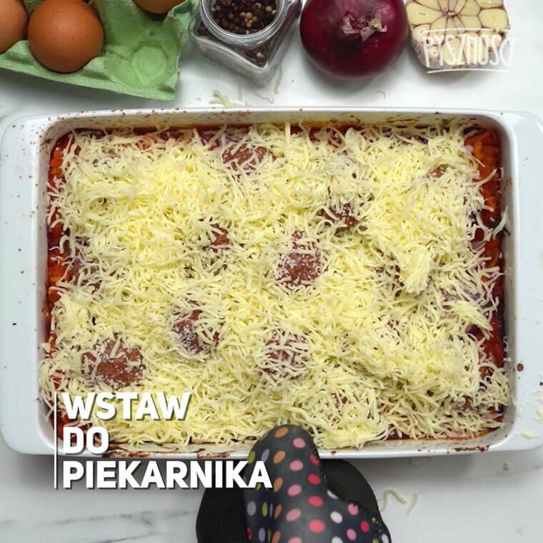 makaron z pulpetami z piekarnika