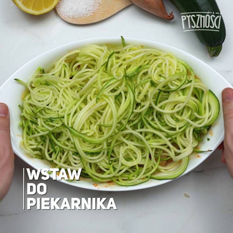 przepyszne krewetki z makaronem z cukinii