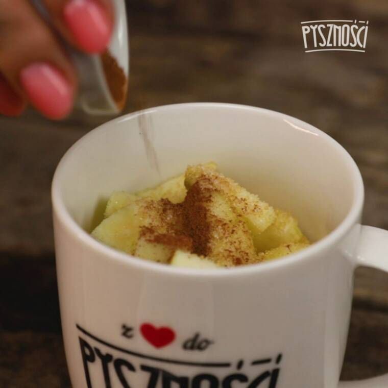 błyskawiczna szarlotka w kubku z mikrofalówki deser w kilka minut