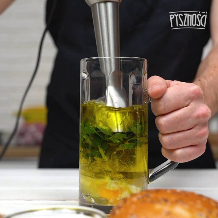 genialny burger z przepysznym sosem aioli