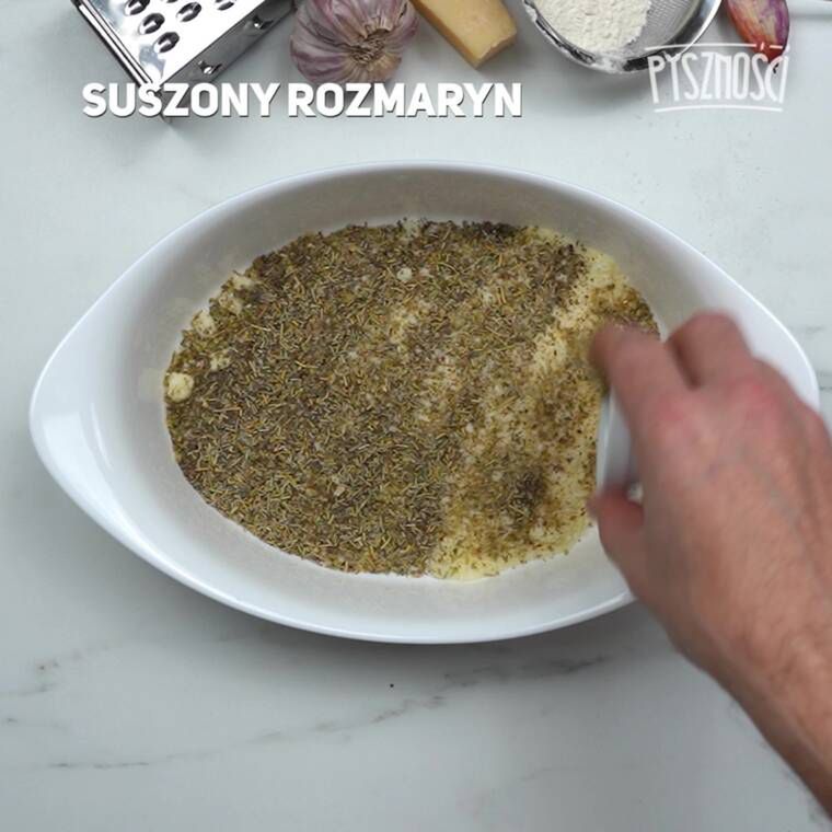 filety z kurczaka w sosie śmietankowym podane z plackami ziemniaczanymi