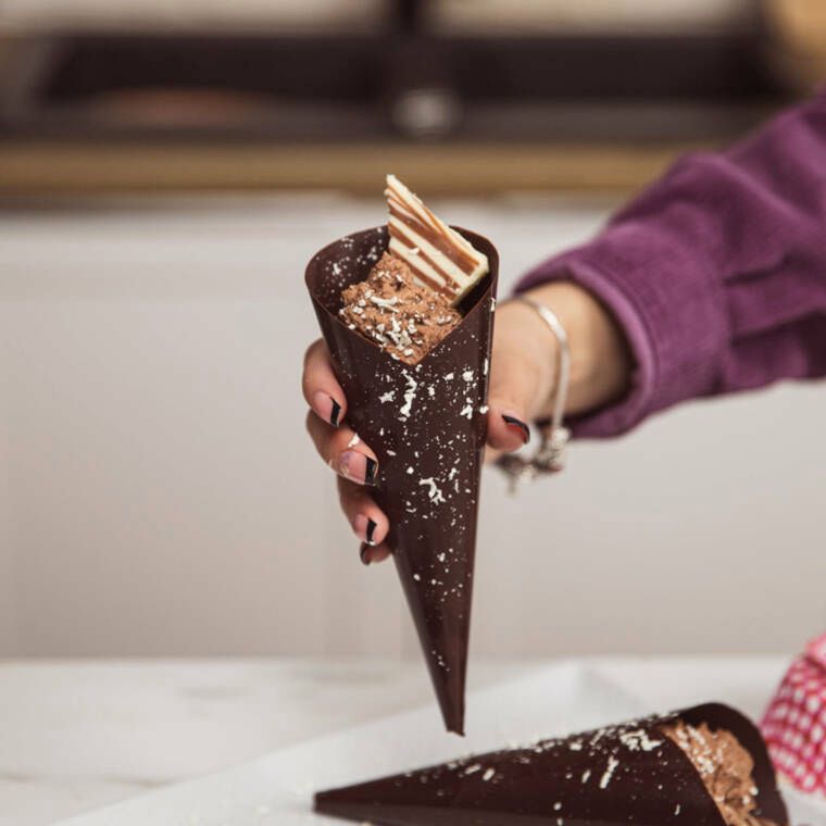 czekoladowe rożki z kremem przepis