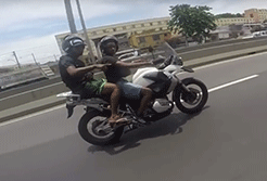 #dziejesiewmoto [272]: zuchwały napad na motocyklistę, symulacja karambolu i pechowy kierowca quada