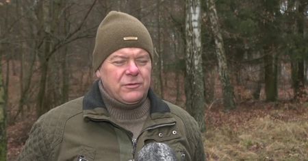 Młody, zdrowy żubr utopił się we własnej krwi. Został postrzelony