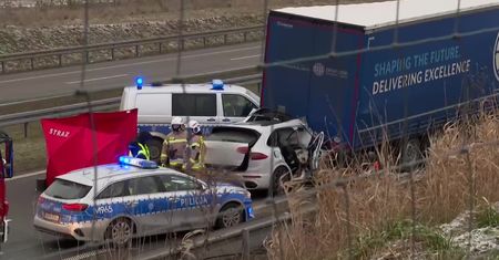 Porsche wjechało w ciężarówkę na Podlasiu. Trzy osoby zginęły, w tym działacz PSL
