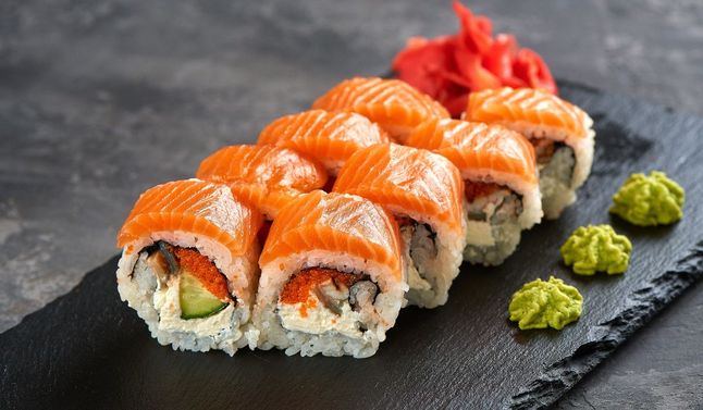 Łosoś hodowlany góruje w polskich restauracjach sushi - Pyszności; foto: Canva