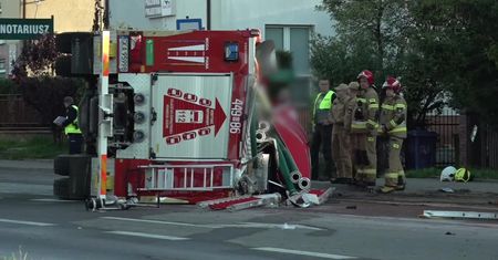 Tragedia na Pomorzu. Dwoje strażaków zginęło w drodze do śmiertelnego wypadku