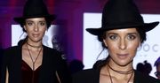 Anna Czartoryska w kapeluszu na imprezie modowej. Do kreacji dobrała bardzo dużo dodatków. Przesadziła?