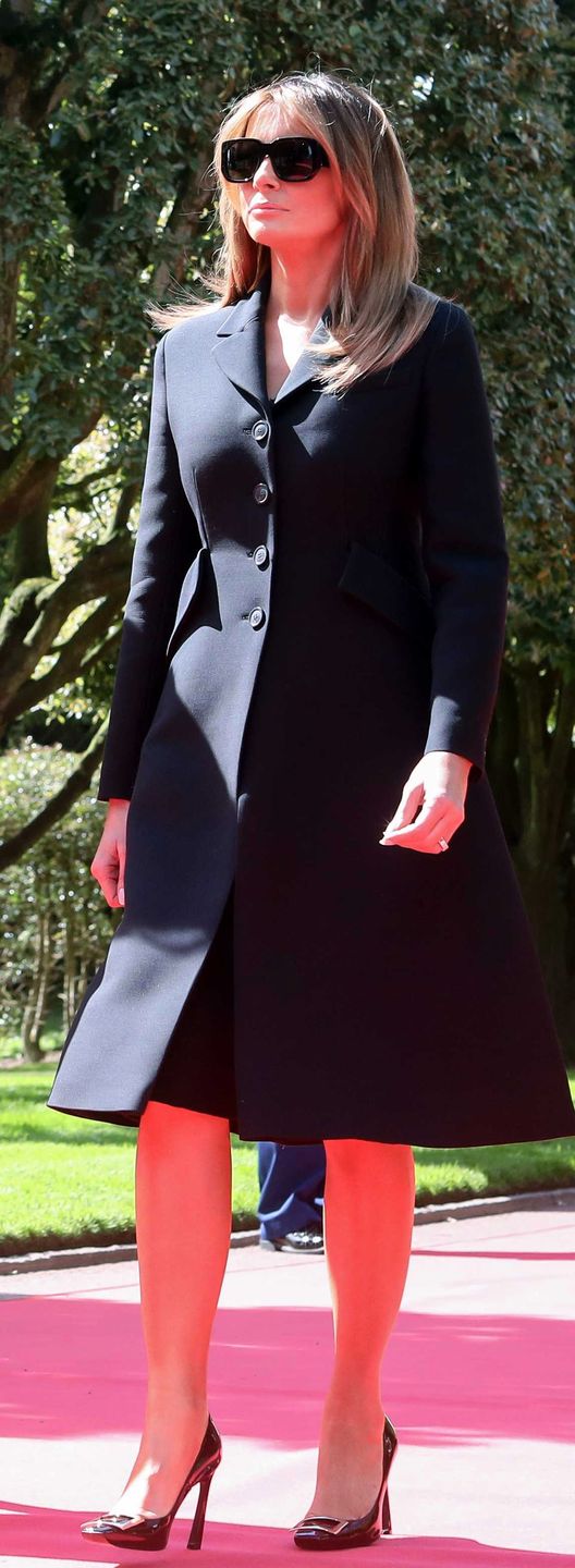 Melania Trump w ciemnej kreacji