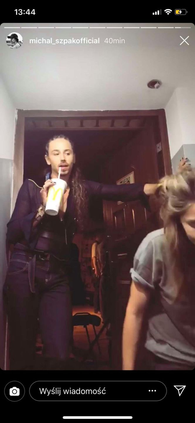 Michał Szpak ma warkoczyki jak Anna Lewandowska