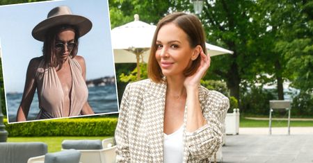 Anna Wendzikowska niczym syrena wynurza się z wody, ukazując swoje piękne kształty. Fani pieją z zachwytu