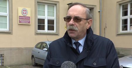 Zarzuty i areszt dla mężczyzny, który wjechał autem do budynku stacji benzynowej w Drawsku Pomorskim