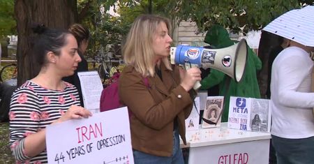 Manifestacja poparcia dla walczących Iranek. Demonstracja w Łodzi