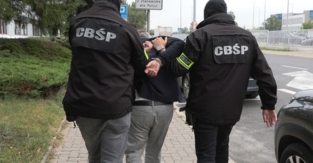 Służby rozbiły kolejną grupę przestępczą nielegalnie produkującą wyroby tytoniowe.