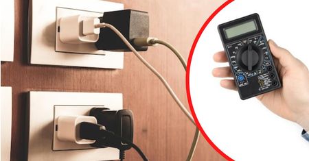 Tyle prądu zużywa ładowarka do telefonu, jeśli pozostawimy ją w gniazdku