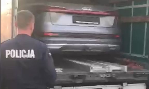 Policjanci odzyskali auta skradzione w Norwegii i pochodzące z kradzieży silniki łodzi motorowych.