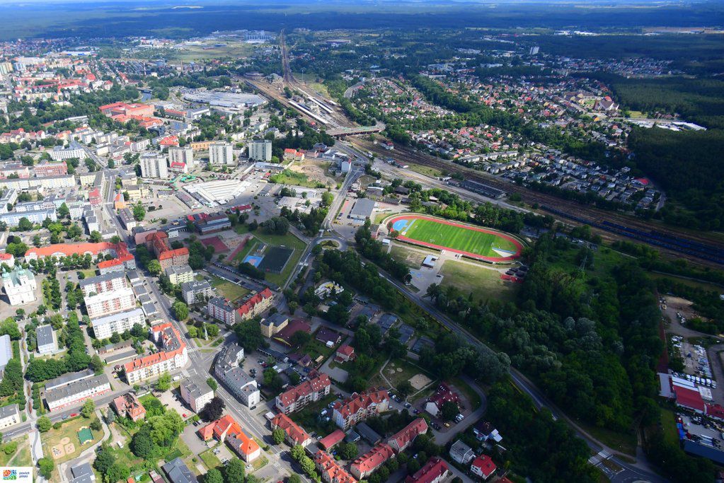 Sztuczna murawa na stadionie przy Okrzei