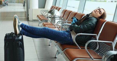 Zapomnij o kawie i odsypianiu! Tylko tak pokonasz jet lag po dalekiej podróży