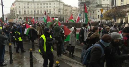 “Ani jednej bomby więcej” – ulicami Warszawy przeszła manifestacja solidarności z Palestyną