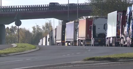 Protest przewoźników sparaliżował przejścia graniczne: Kierowcy czekają dni na odprawę