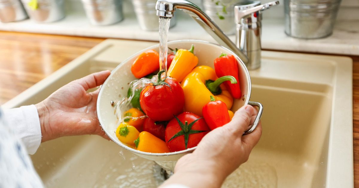Jak oszczędzać wodę w kuchni - Pyszności; foto: Canva