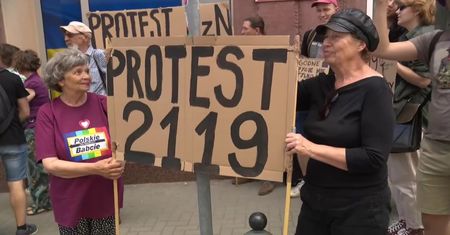 Protest osób z niepełnosprawnościami przed Ministerstwem Rodziny i Polityki Społecznej
