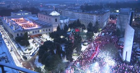 Zwolennicy PiS-u protestowali przed Sejmem. Wiec solidarności z Kamińskim i Wąsikiem