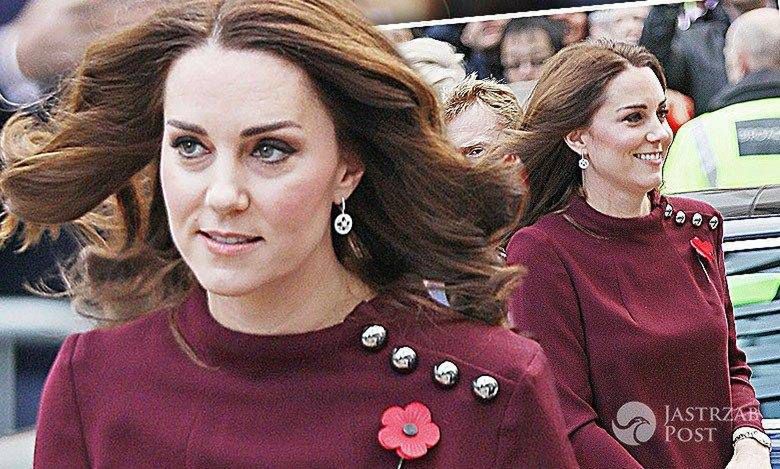 Księżna Kate w bordowej mini. Jeden podmuch wiatru podkreślił jej ciążowy brzuszek