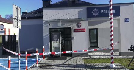 Atak na posterunek policji. Padły strzały. “Napastnik ranny w nogi”