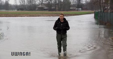 Zalane drogi i posesje. “Ludzie są przerażeni, boją się zasnąć”