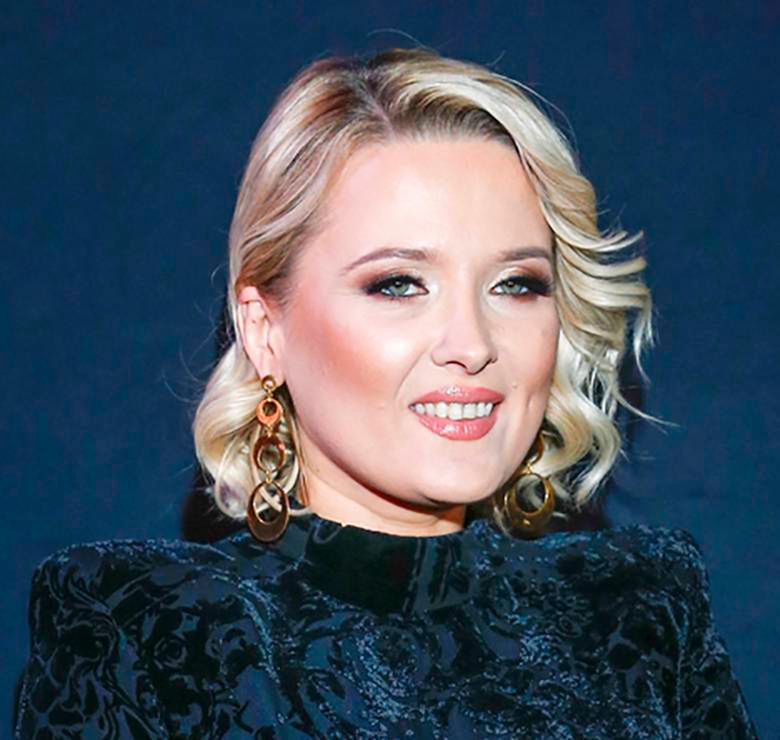 Gosia Andrzejewicz, makijaż i fryzura, na wyborach Miss Polski 2019