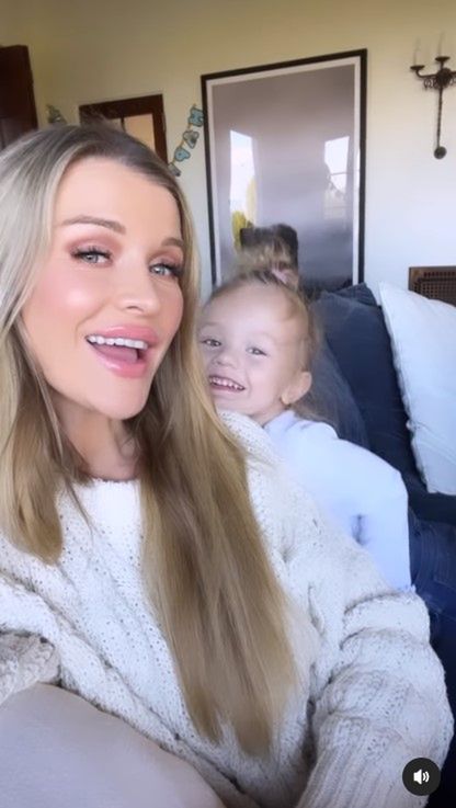 Joanna Krupa namawia córkę do śpiewania po polsku