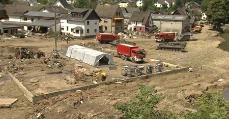 A. Merkel odwiedziła tereny dotknięte powodzią.