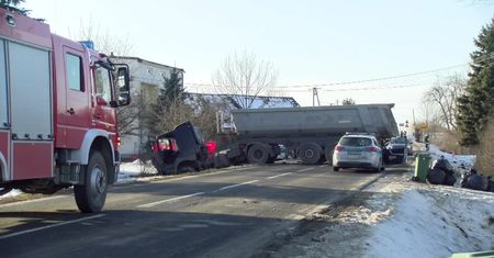 Poważny wypadek w Małopolsce. Jedna osoba nie żyje.