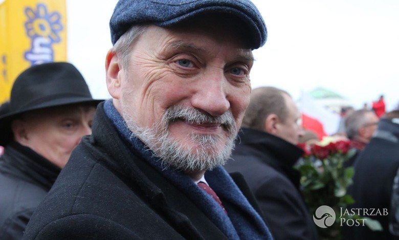 Wyciekła lista płac w MON. Na co Antoni Macierewicz wydaje publiczne miliony? Teraz już wszystko jasne!