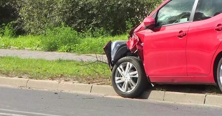Matka z dwójką dzieci przechodziła przez przejście. Zostali potrąceni