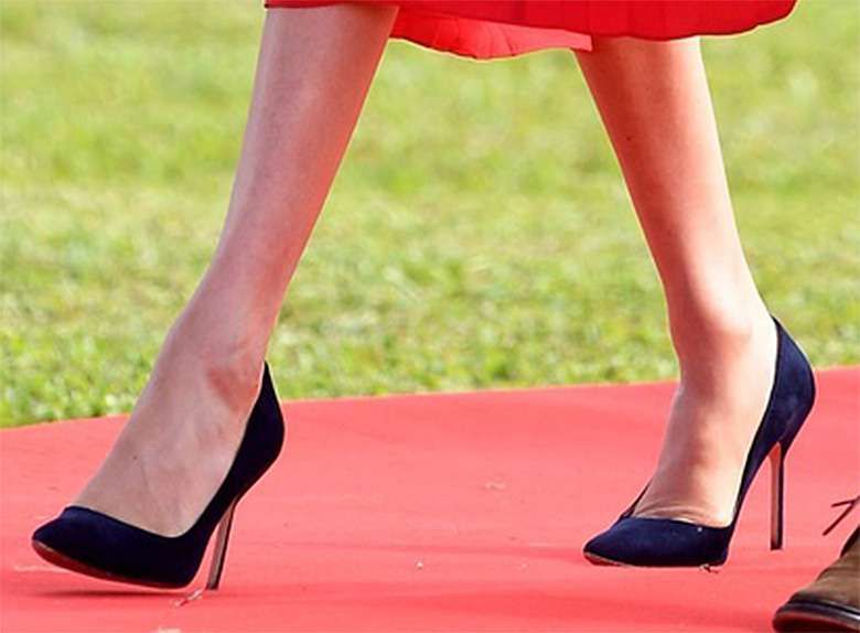 Ciężarna Meghan Markle w obcisłej sukience