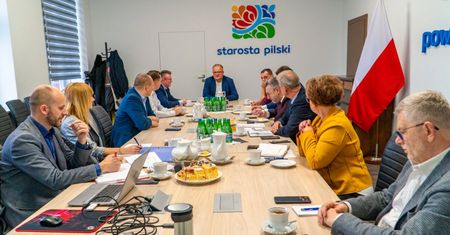 Spotkanie starosty pilskiego z burmistrzami i wójtami