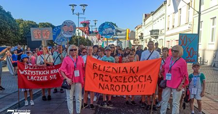Bliźnięta spotkały się w Czarnkowie na Dniu Spieczonego Bliźniaka
