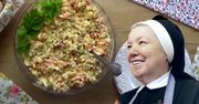 Siostra Anastazja robi sałatkę jarzynową, jak nikt inny. Stawia na jeden wyjątkowy dodatek
