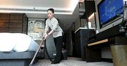 Jak szybko i efektywnie posprzątać mieszkanie? Pokojówka zdecydowała się ujawnić swoje triki