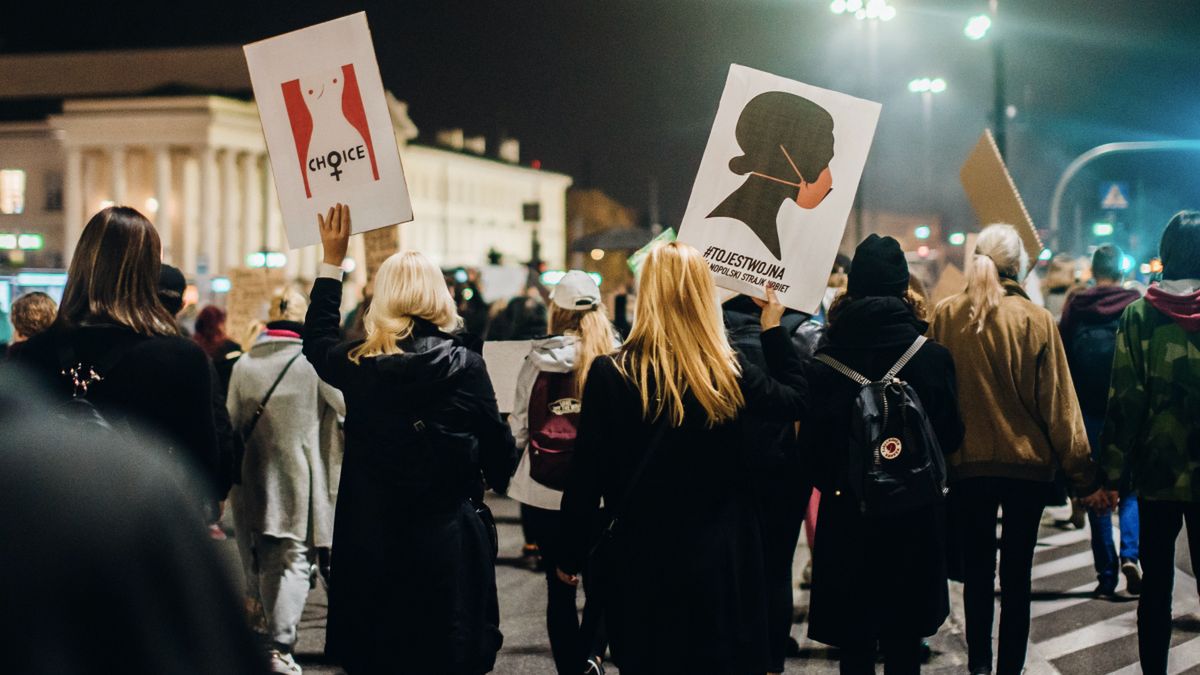 Znany sportowiec posądzony o pobicie kobiet na proteście. Oficjalnie komentuje: "Zaczął się koszmar"