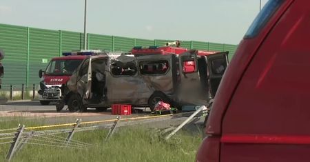 Bus dachował na A1 pod Częstochową, dwie osoby zginęły. Kierowca był pijany
